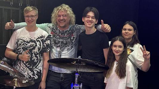 Участники конкурса , группа Фанки файв ! продюсер , композитор Дмитрий Христов !