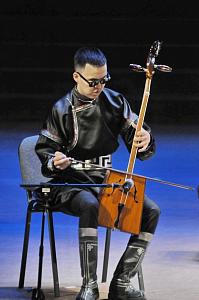 Лудуб Очиров музыкант, композитор, певец.